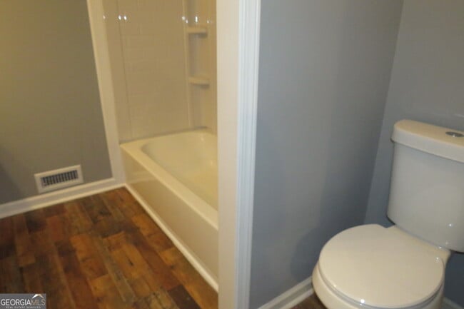 Building Photo - 1105 Hampton Rd