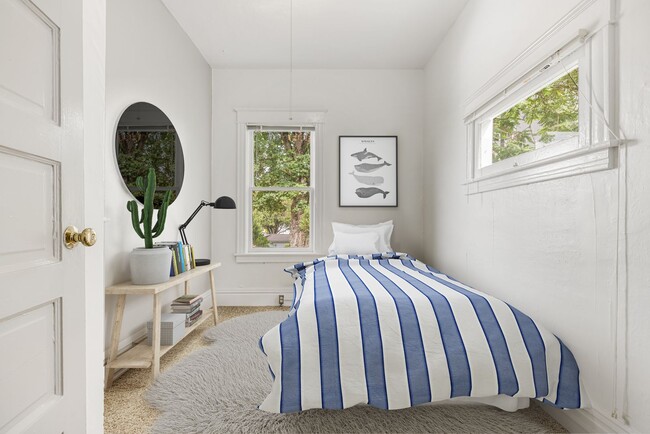 Building Photo - 1b/1ba Goose Hollow Apartment, close to everything!