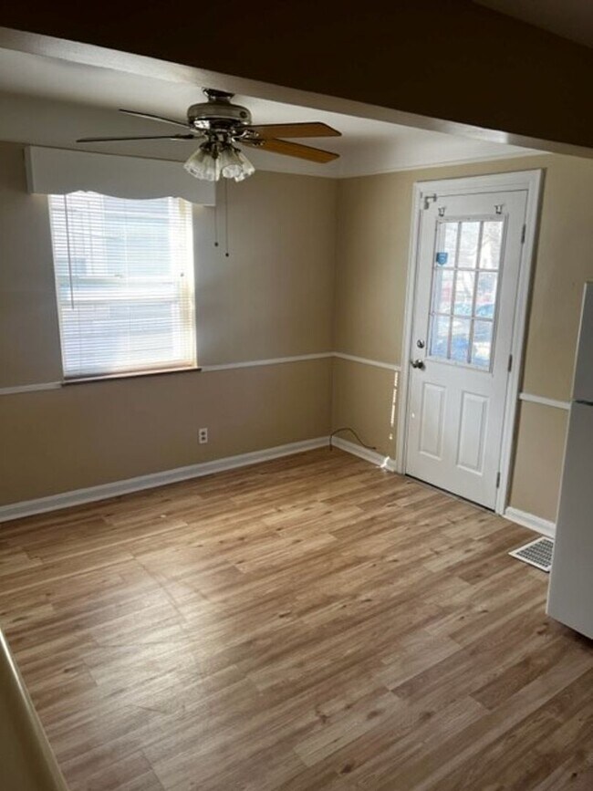 Building Photo - 3 bedroom house | Mayflower Ave |