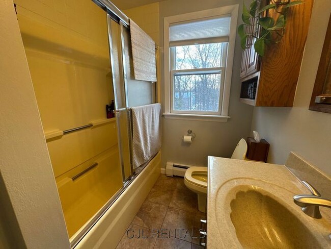 Building Photo - 41 Beaverbrook Rd