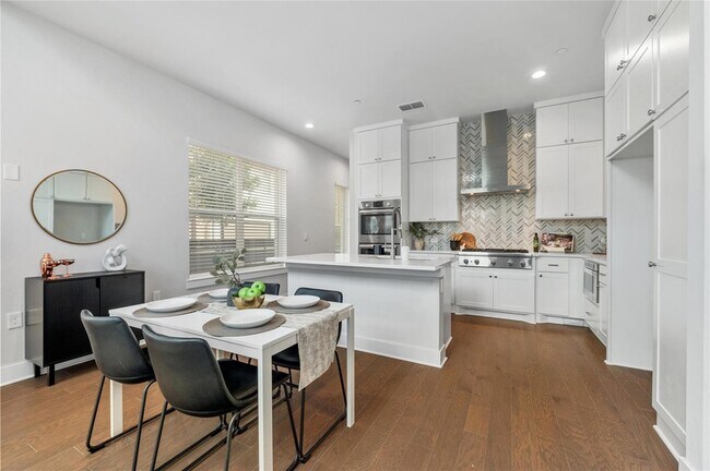 Building Photo - 4410 Grotto Dr