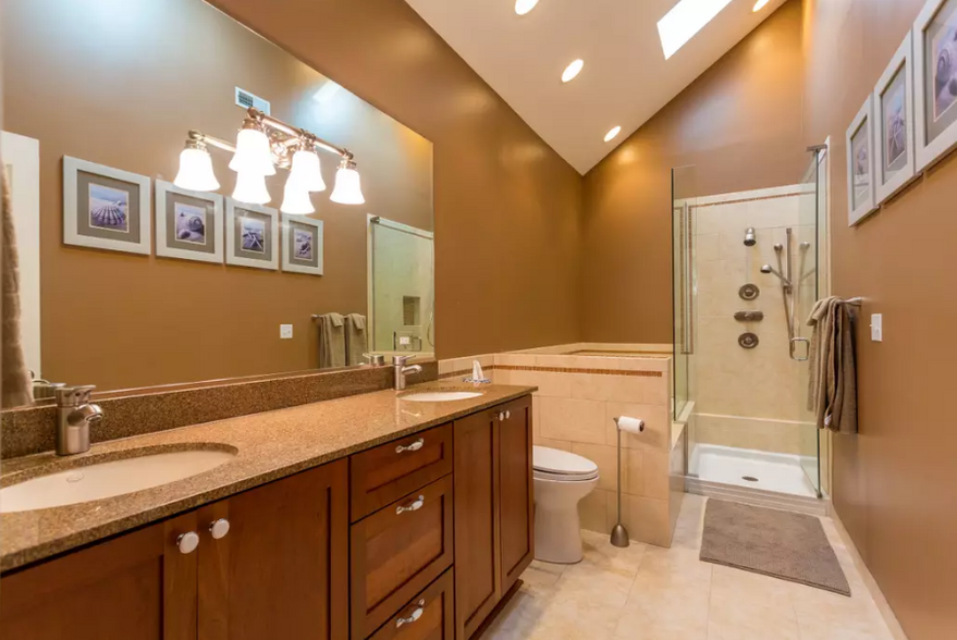 Master Bath - 1814 N Sheffield Ave