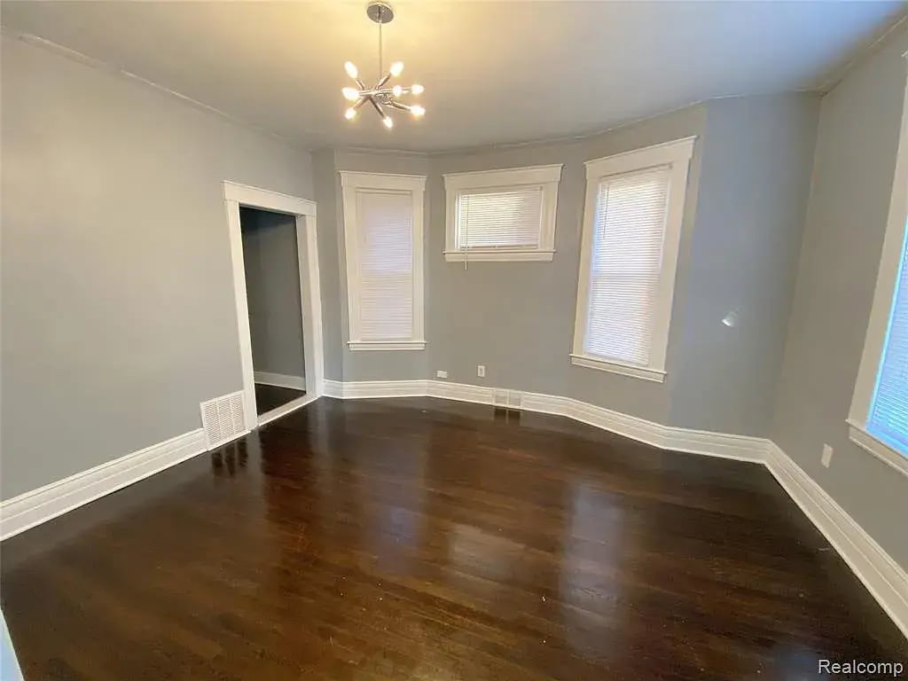 Building Photo - 557 Hague St