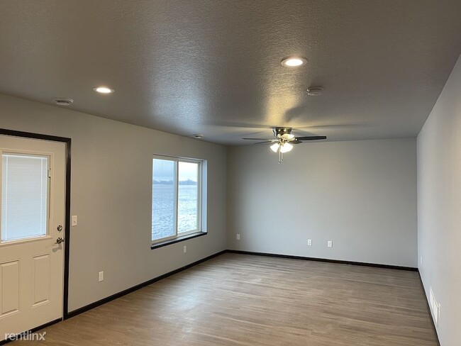 Building Photo - 4 br, 2.5 bath Townhome - Ringbaum Townhomes