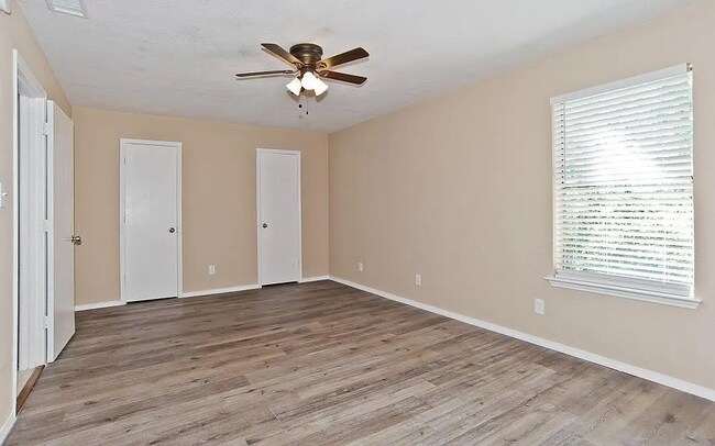 Building Photo - 8117 Foxfire Ln