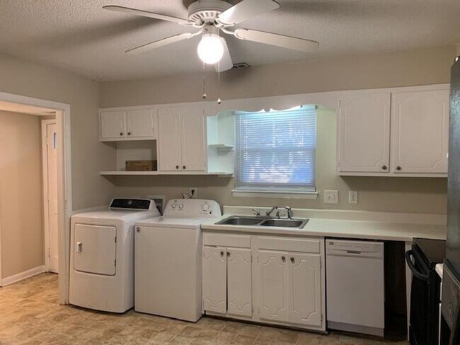 Building Photo - 1200A Falls Church Rd., Raleigh - Bev Roberts Rentals & Property Management