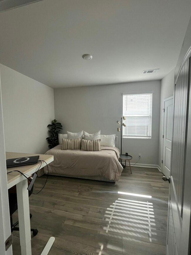 Building Photo - 2370 Quinn Dr