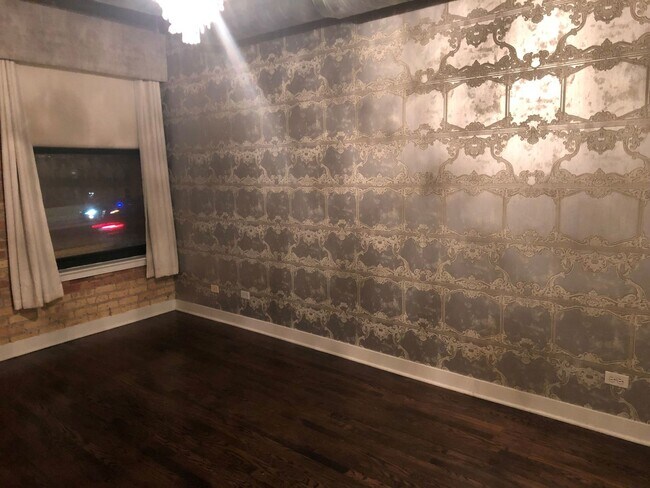 Building Photo - 411 W Ontario St