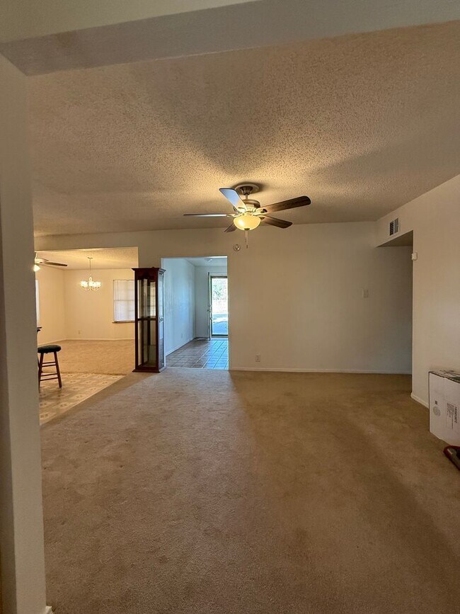 Building Photo - Spacious 4 bedroom, 2 bath home COMING SOON!