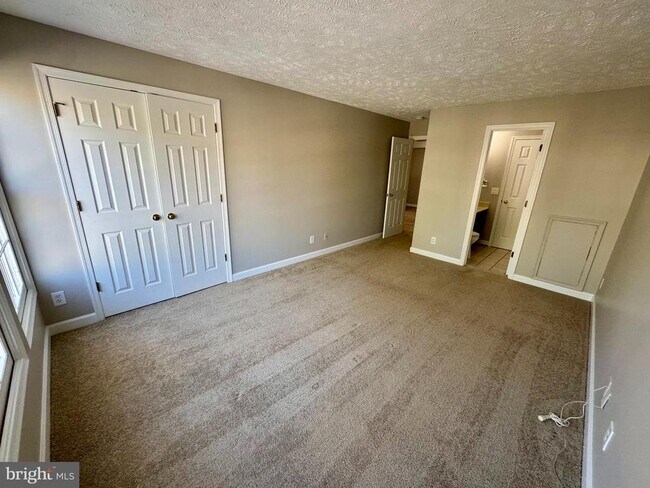 Building Photo - 3804 Ridge Knoll Ct