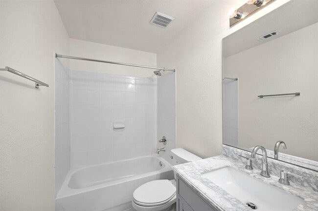 Building Photo - 18119 Waverly Hollow Ln