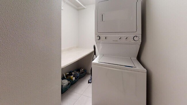 Building Photo - Beautiful Loft Apartment in the Heart of D...