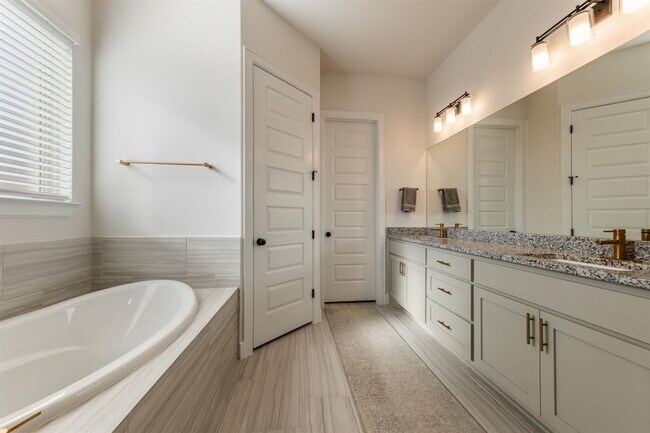 Building Photo - 2812 Sebring Cir