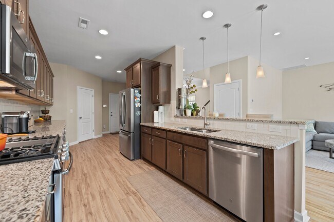 Building Photo - 637 Amber Meadows Way