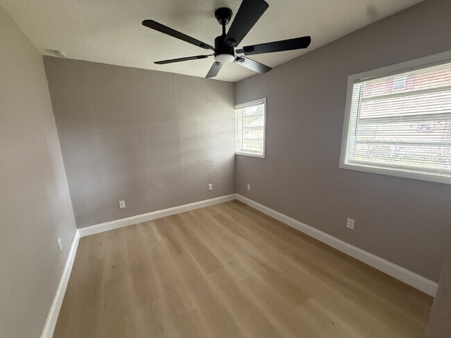 Building Photo - NEWLY RENOVATED 3 BEDROOM, 2 BATH HOME – A...