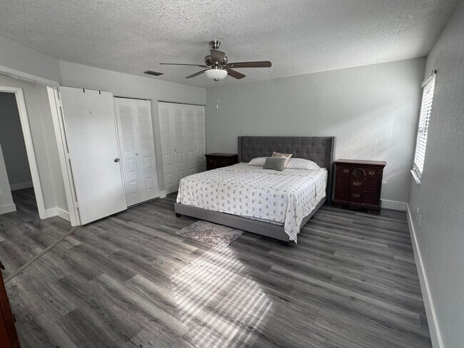 Building Photo - 2774 SE Brevard Ave