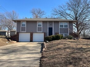 Building Photo - 1800 SE Abbey St