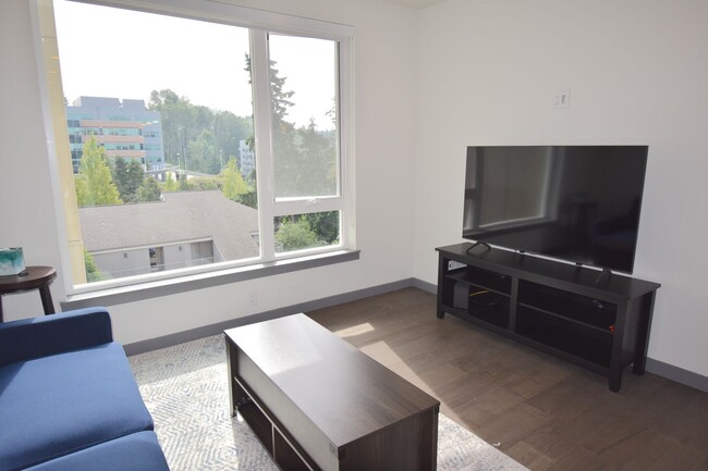 Building Photo - Semi-Furnished One-Bedroom Unit in Kirklan...