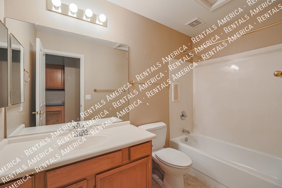 Building Photo - 263 E Ashurst Dr