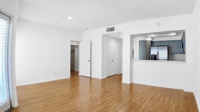 Building Photo - 655 Columbia St