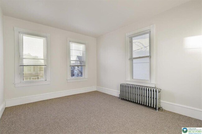 Building Photo - 193 S 4th St