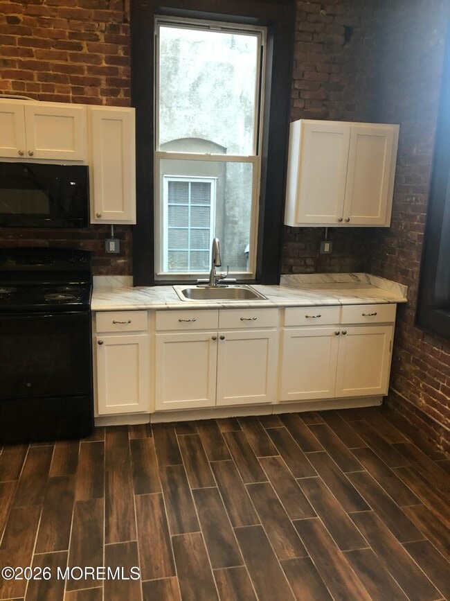 Building Photo - 36 W Front St