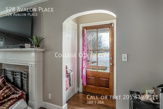 Building Photo - 528 Avalon Pl