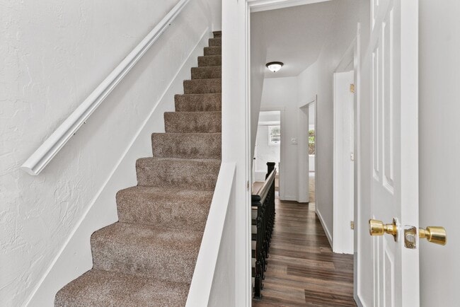 Building Photo - Furnished 4 bed, 2 bath home in Mt. Washington available now!
