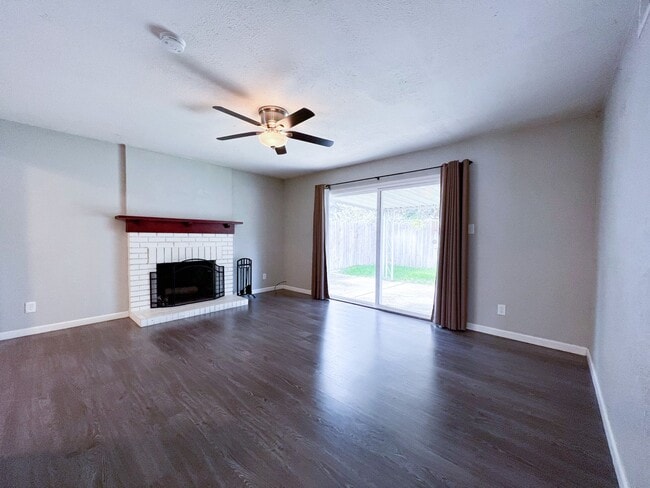 Building Photo - 432 Holland Dr