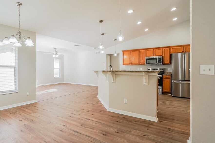 Building Photo - 35221 W Griffin Dr