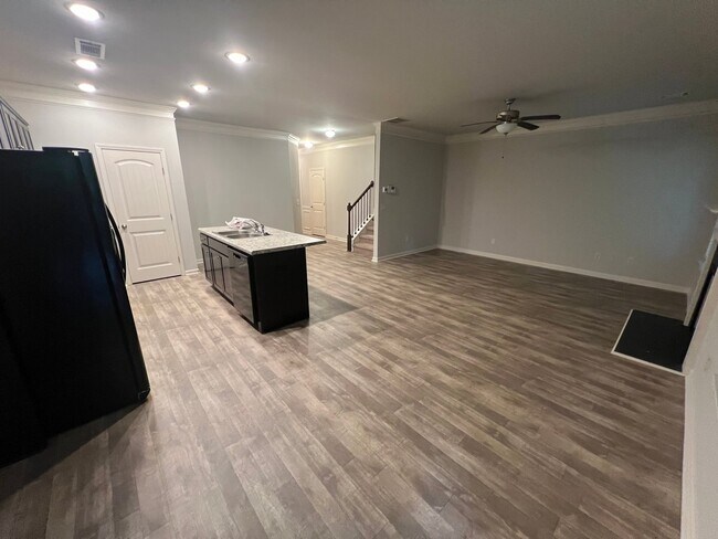 Building Photo - 229 Turtle Creek Dr