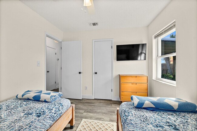 Building Photo - 103 A St