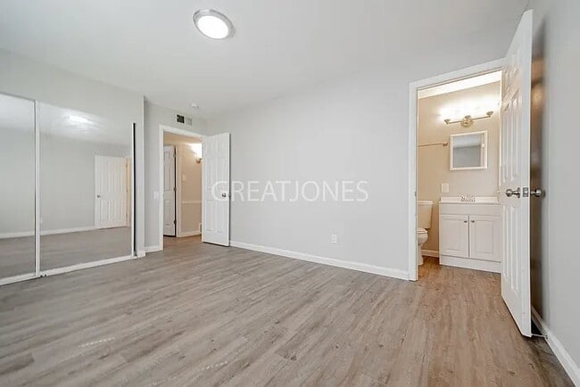 Building Photo - 11020 Linnell Dr