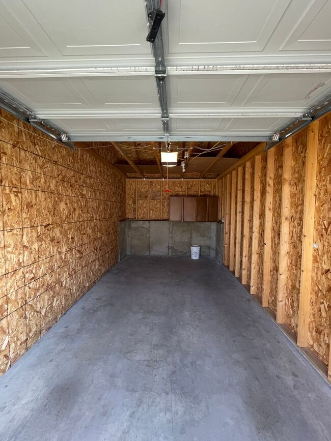Building Photo - Charming Main Floor Condo in Water Valley