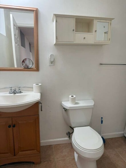 Building Photo - 15 Bobrick Rd