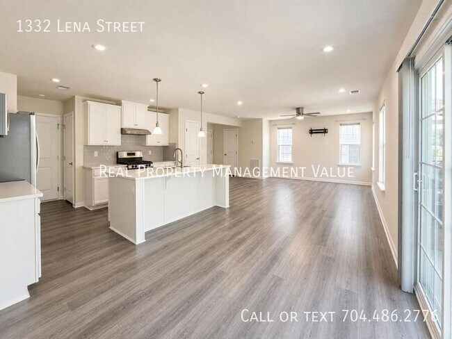 Building Photo - 1332 Lena St