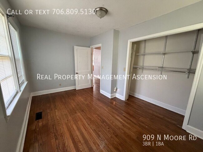Building Photo - 909 N Moore Rd