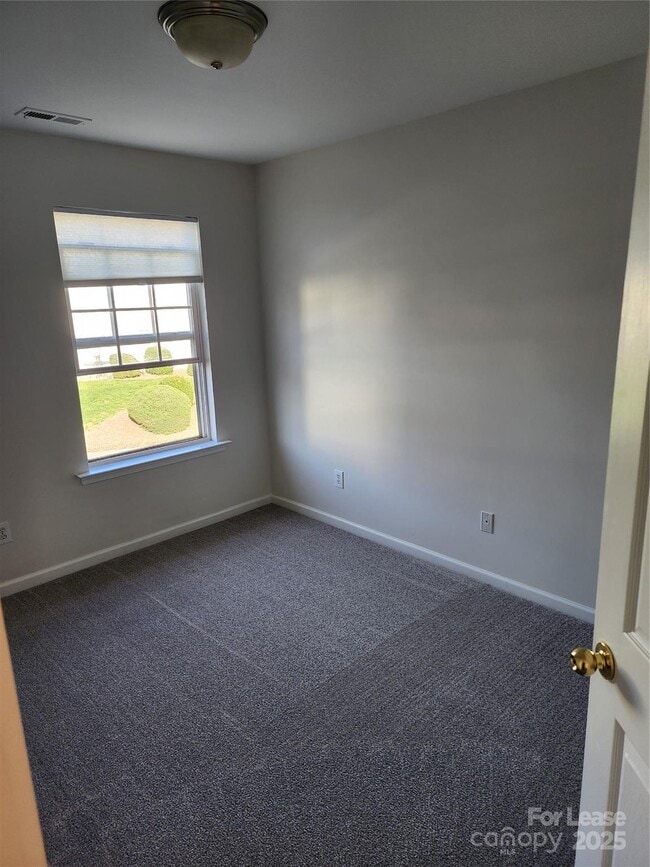 Building Photo - 15258 Crossing Gate Dr