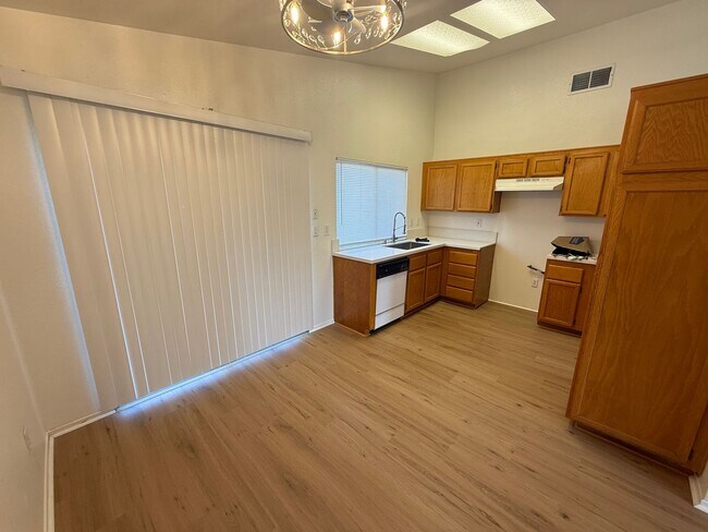 Building Photo - Victorville- Refurbished 2 Bedrooms 2 Bathrooms, New Laminate Floors