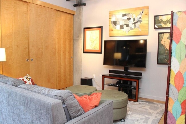 Bedroom\Den - 1401 Wewatta St