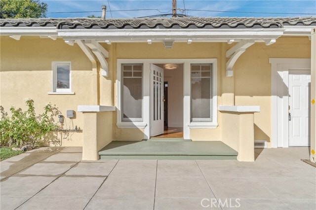 Building Photo - 1325 E Altadena Dr