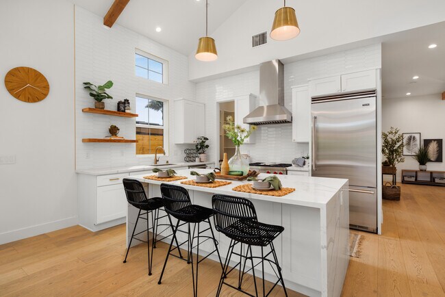 Building Photo - 623 Colima St