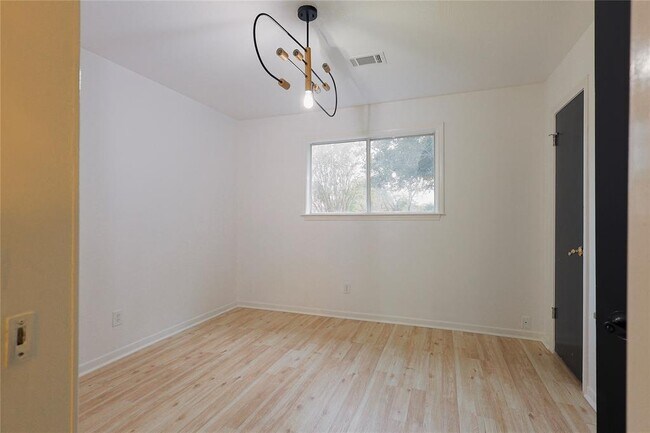 Building Photo - 10411 Rippling Fields Dr