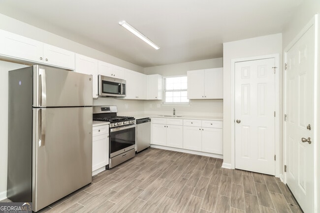 Building Photo - 7073 Stonecreek Dr