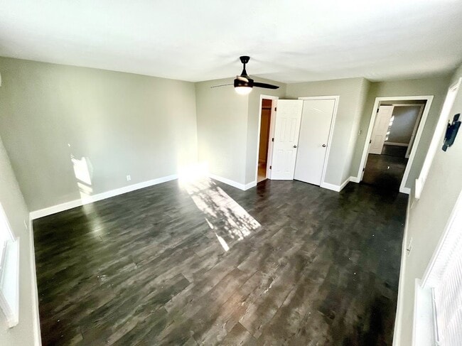 Building Photo - Beautifully Remodeled 3 Bedroom, 2 Bathroo...
