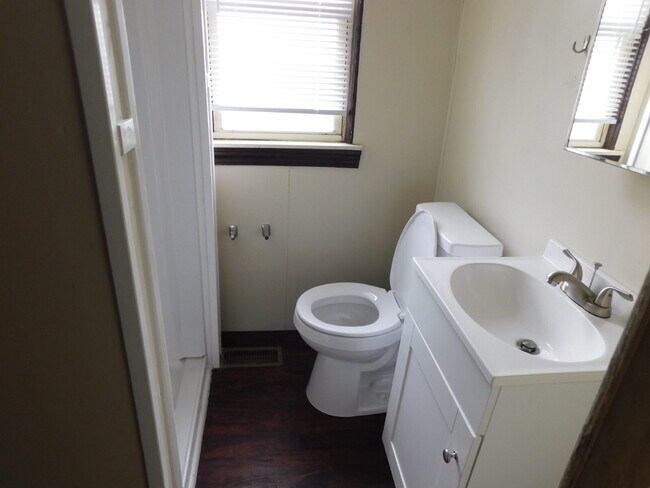 Building Photo - Newly Remodeled 1st Floor Apartment Near Downtown Mt Clemens