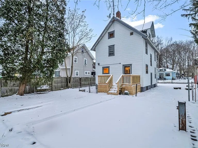 Building Photo - 960 Whittier Ave