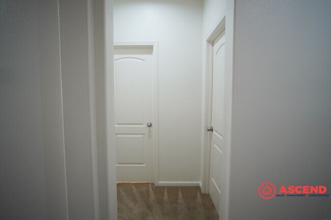 Building Photo - Charming 3 bedroom Home In Southwest!