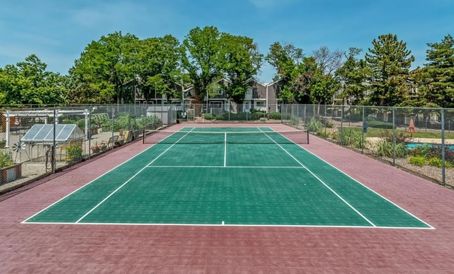 Building Photo - 2 bedroom master suites,2 bathrooms! 1 car...
