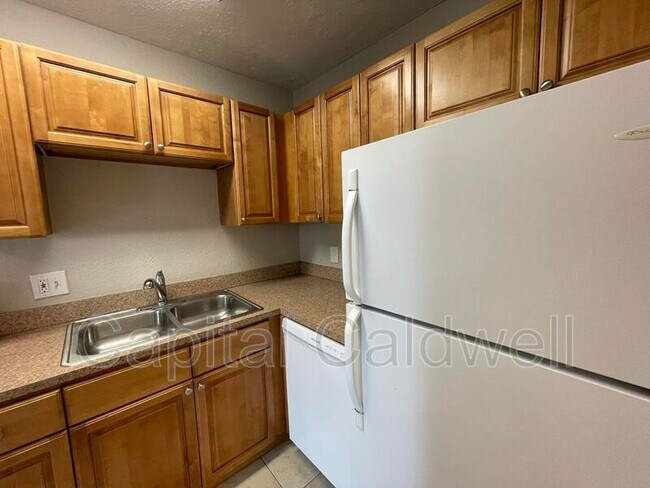 Building Photo - 13686 Orange Sunset Dr